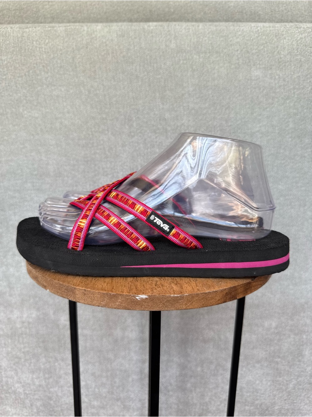 Teva Women's Olowahu Kaleidoscope Flip-flops Size 7